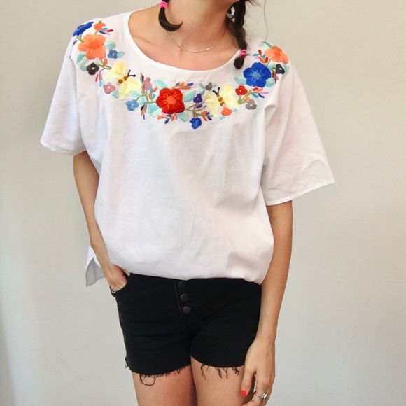 Vintage flower embroidered top - Picture 5 of 14